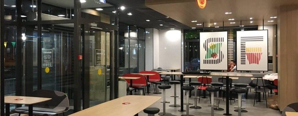 Интерьер недавно открывшегося McDonald’s в Алматы выглядит просто фантастически